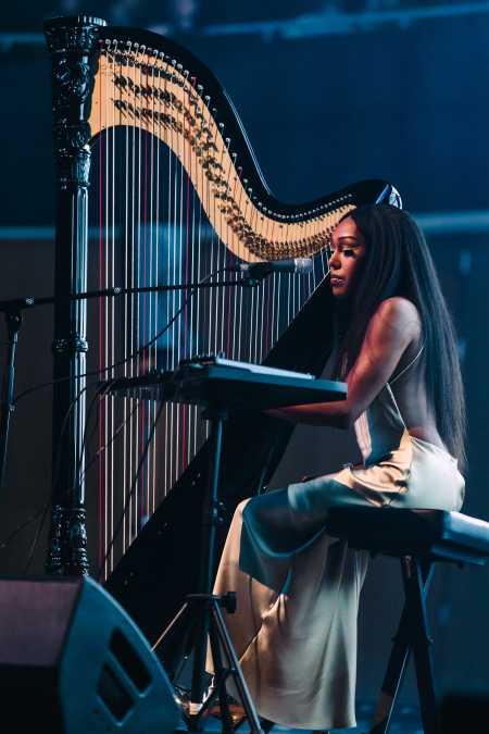  Ahya Simone in TivoliVredenburg by Lisanne Lentink